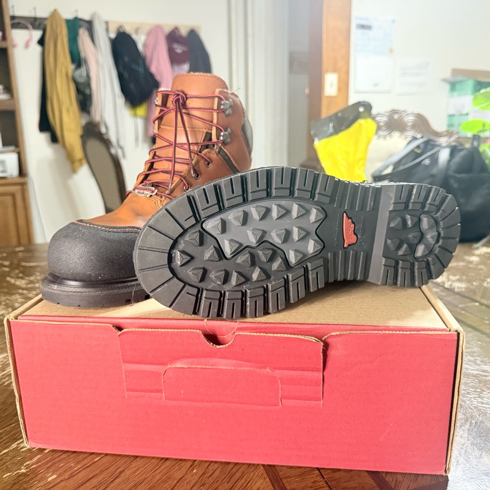 Red wing safety toe boot